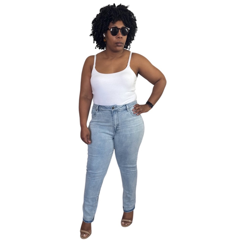 Light Wash High-Rise Women’s Jeans - White / Unbranded